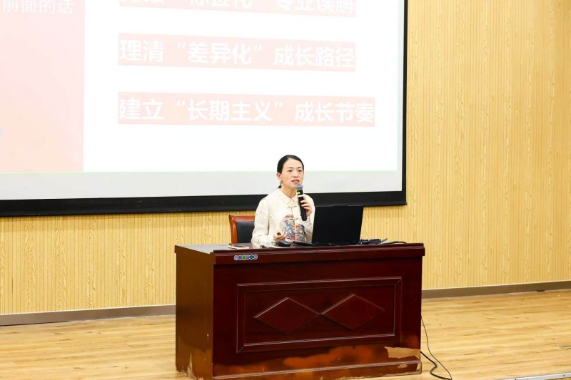系好大学生活的第一粒扣子——文法学院开展新生入学教育与专业知识宣讲